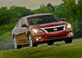 carImage} Altima